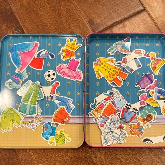 Magnetic tins, Daisy girls dress up travel activity - Picture 4 of 5